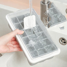 Load image into Gallery viewer, 18-grid Transparent Non-flavor Ice-making Hole Cover