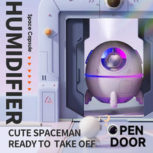 Load image into Gallery viewer, Portable Mini Humidifier Astronaut Space Small Cool Mist Humidifiers 220ML USB Desktop Humidifier with Auto Shut Off Night Light
