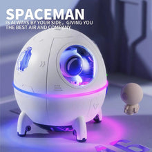 Load image into Gallery viewer, Portable Mini Humidifier Astronaut Space Small Cool Mist Humidifiers 220ML USB Desktop Humidifier with Auto Shut Off Night Light
