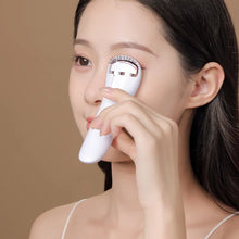Load image into Gallery viewer, Electric Eyelash Curler Long-lasting Styling USB Charging Makeup Tool Portable Adjustable Temperature Heating Eyelash Curler
