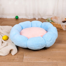 Load image into Gallery viewer, Autumn Winter Plus Velvet Thick Round Flower Cat Litter Kennel

