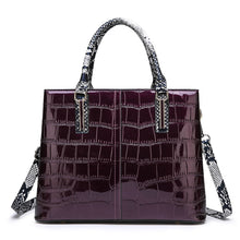 Load image into Gallery viewer, Fashion Female Messenger Bag With Snake Pattern Handle
