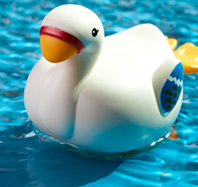 Load image into Gallery viewer, Baby Bath Toys Cute Cartoon Goose Dolphin Swimming Wind-up Clockwork

