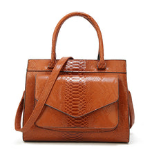 Load image into Gallery viewer, Solid Color Women's Snake Printed Messenger Bag
