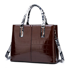 Load image into Gallery viewer, Fashion Female Messenger Bag With Snake Pattern Handle
