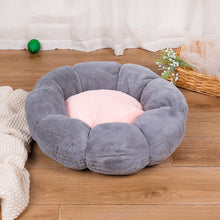 Load image into Gallery viewer, Autumn Winter Plus Velvet Thick Round Flower Cat Litter Kennel
